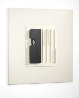 21   -  <p><span class="description">Eduardo Ramírez Villamizar. Relieve en blanco y negro, 1964</span></p>