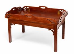 79   -  Coffee table estilo chippendale. 