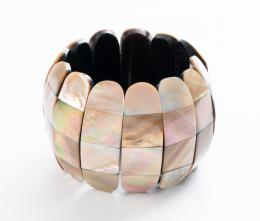 12   -  Pulsera nácar, década de 1990 