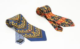 48   -  Par de corbatas. Versace, década de 1990 