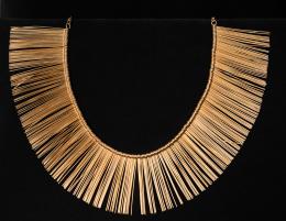 39   -  Collar flecos metálicos, década de 1970