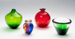 77   -  Floreros monofiore y cuenco de Murano. 