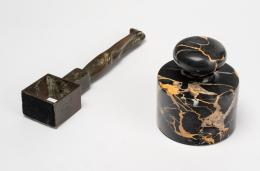 130   -  Escultura y pisa papel