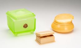 39   -  Cajas con tapa art déco. 