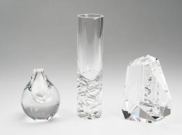 52   -  Violeteros y florero. Hoya. 