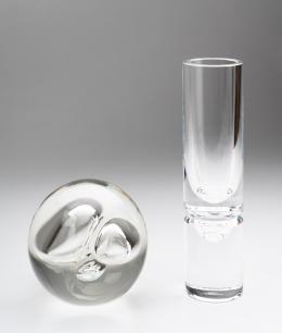 53   -  Pisapapeles y florero. [Barbini - Hoya]. 