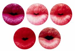 111   -  Ginger glow, Sheer champagne, Viva violet, China Lacquier y Baccio blush . 2003. 