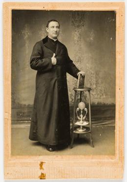 276   -  L. Lara S.: Foto sacerdote, 1916