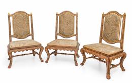 37   -  Juego de tres sillones de habitación (sillas de estrado). Obrador anónimo neogranadino. 