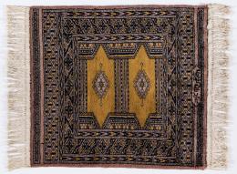 113   -  Tapete de entrada. Producción Artesanal Oriental / Tipo Baluchi. 