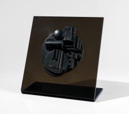 24   -  <p><span class="description">Louise Nevelson. Collegiate School Work, 1972</span></p>