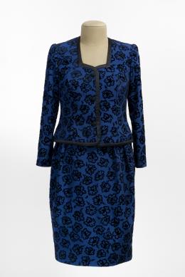 131   -  <p><span class="description">Conjunto azul. Guy Laroche Boutique</span></p>