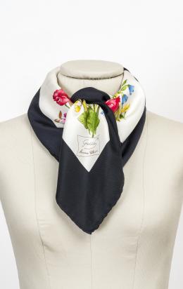 107   -  <p><span class="description">Foulard Flores. Gucci</span></p>