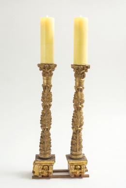 2   -  <p><span class="description">Candelabros coloniales, siglo XVIII</span></p>