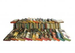 4   -  <span class="object_title">Colección Le livre de poche - Literatura en francés: 95 piezas</span>