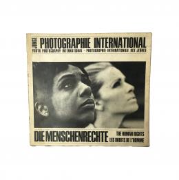 34   -  <span class="object_title">Junge Photographie International Die Menschenrechte</span>