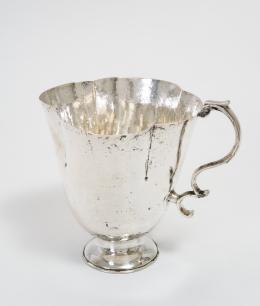 81   -  <span class="object_title">Vaso en plata colonial  signo A </span>