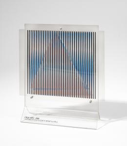 29   -  <p><span class="description">Carlos Cruz-Diez. Chromointerference Manipulable, 2000</span></p>