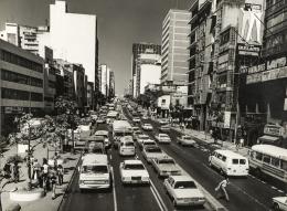 115   -  <p><span class="description">Leo Matiz. Ciudades de Venezuela, 1976 ca.</span></p>