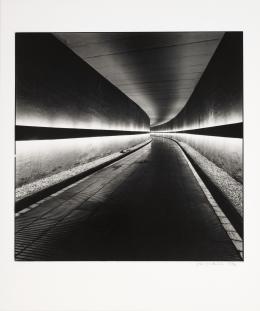 72   -  <p><span class="description">Joan Fontcuberta. Couloir Central Électrique Susqueda Girona, 1982 </span></p>