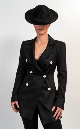 81   -  <span class="typology">Chaqueta. Louis Vuitton</span>. 