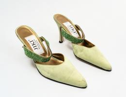 209   -  <span class="typology">Zapatos: 3 pares. Jiki Monte-Carlo Creations</span>. 