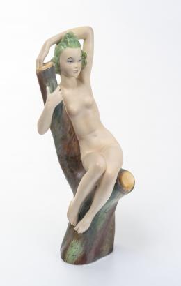 33   -  <span class="object_title">Mujer desnuda sobre tronco. Lenci</span>