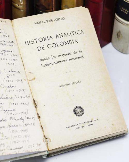 [Historia de Colombia: 13 vol.]