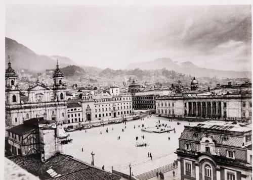 [Orduz, Saúl] : Fotografía de la Plaza de Bolivar