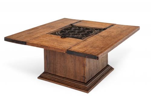 Mesa de centro estilo brutalista. De Alejandro Cabo