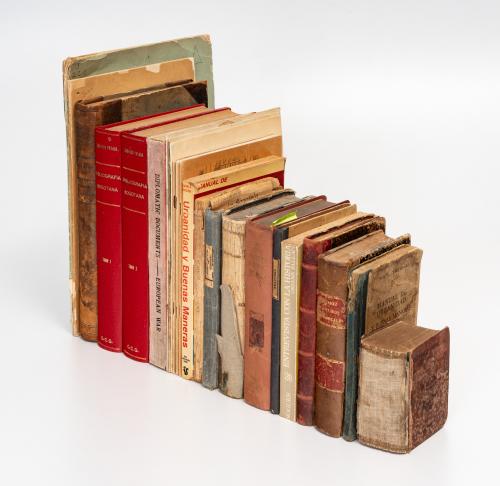 Caja de libros de ciencia, historia y política