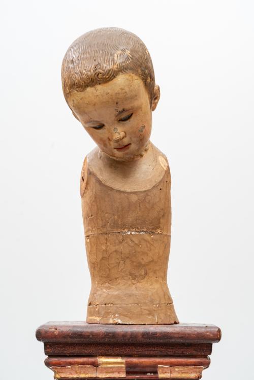 Busto colonial con columna estilocolonial