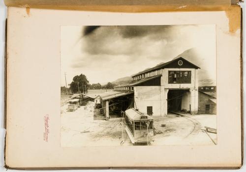 Schimmer, Augusto : Foto del patio trasero del tranvía de B