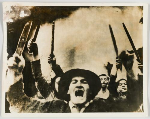 La República : Fotografía de manifestantes durante el Bogot