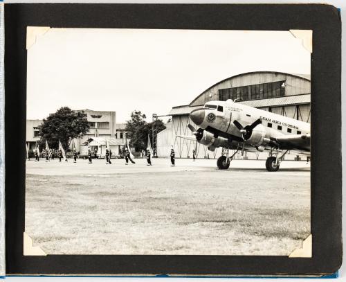 Álbum de fotografías de la X posta aérea militar de las Amé