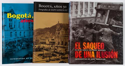 Colección de libros sobre Sady González y su trabajo fotogr