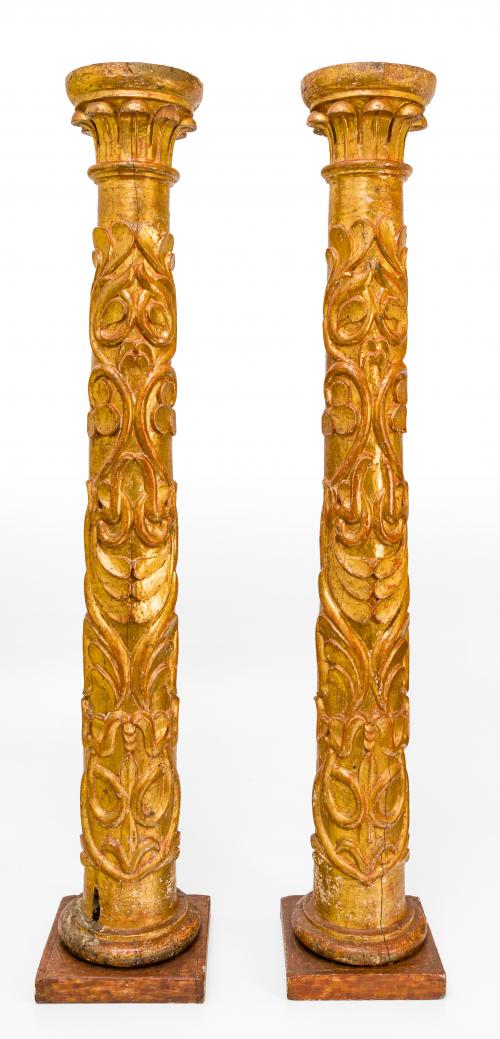 Pareja de columnas coloniales