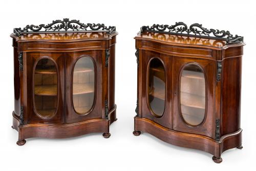 Pareja de vitrinas de salón victorianas