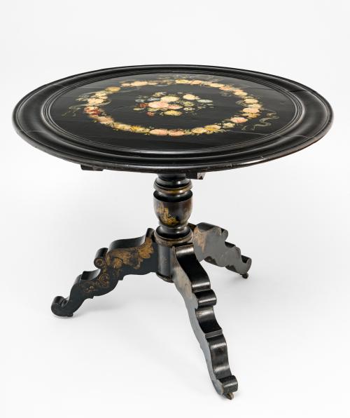 Mesa redonda victoriana
