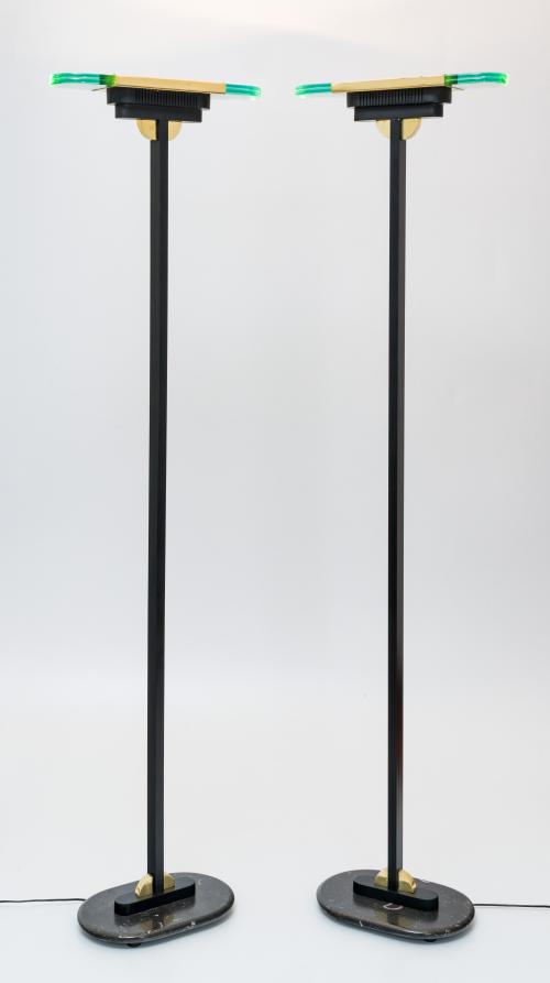 Pareja de lámparas de pie tipo antorcha (Torchiere)