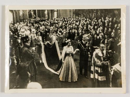 Registro fotográfico de prensa coronación Reina Isabel