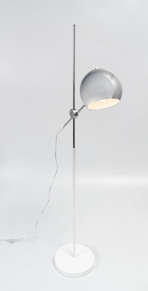Lámpara de pié estilo Orbiter lamp de Robert Sonneman